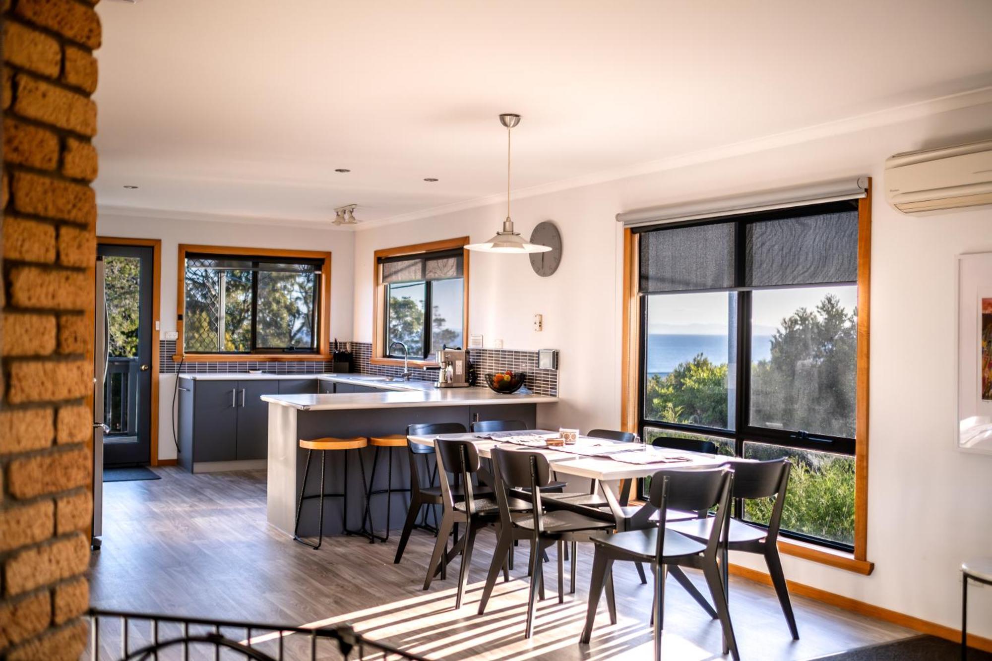 The Lookout ~ Large Family House With Views Villa Coles Bay Exterior photo
